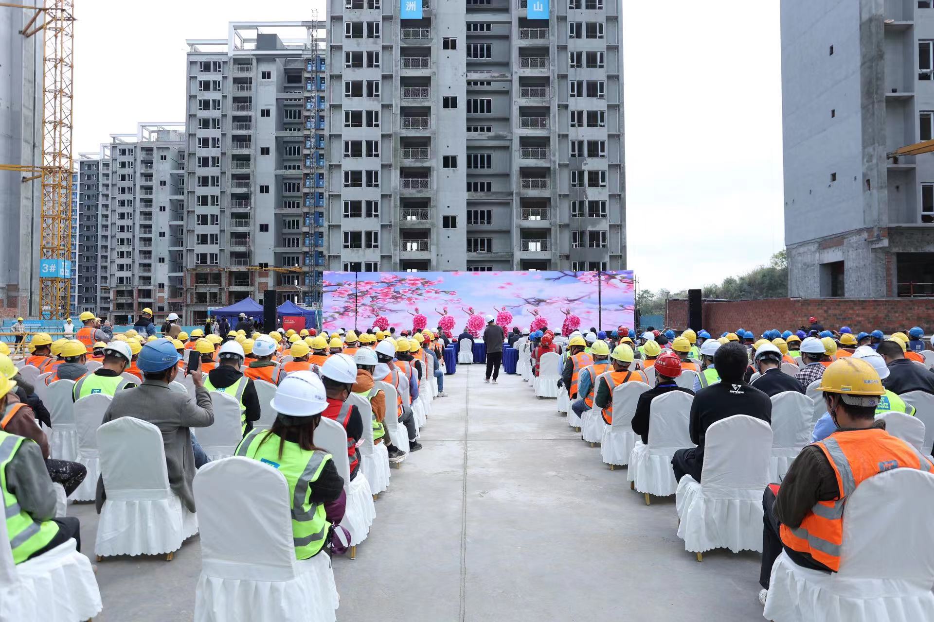 文化“大餐”送到项目一线建设者的家门口.jpg